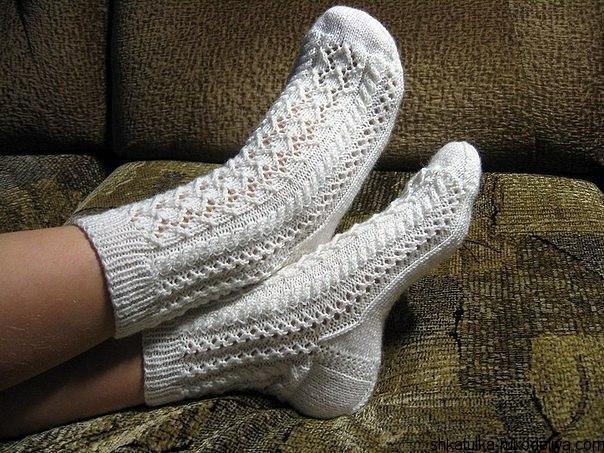 Тёплые ажурные носочки спицами – схема узора и описание вязания