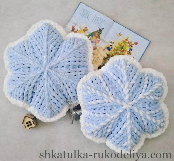 Подушка з плюшевої пряжі