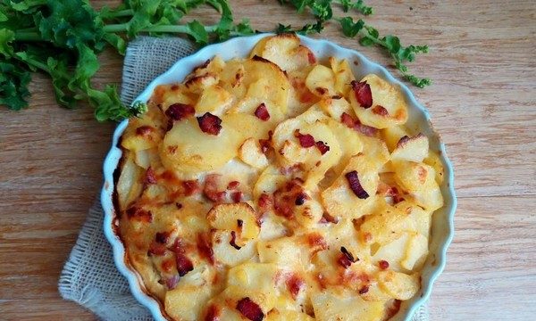 Картофельная запеканка с беконом