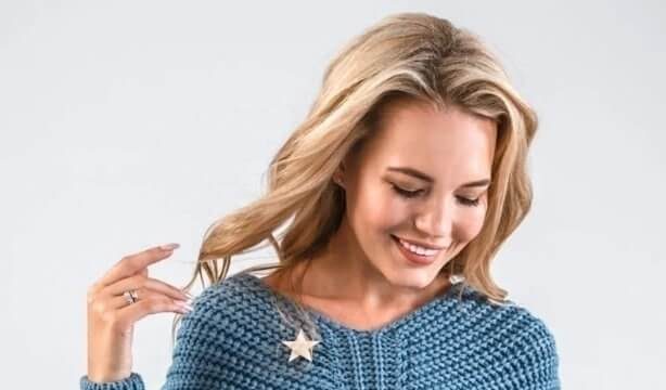 Женский пуловер спицами с бесплатным описанием