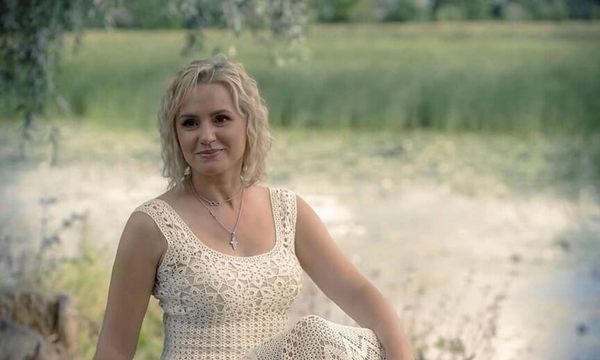 Біла сукня гачком