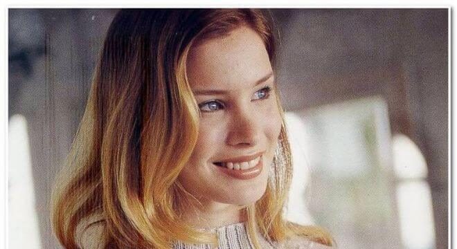 Женский топ с ажурным узором