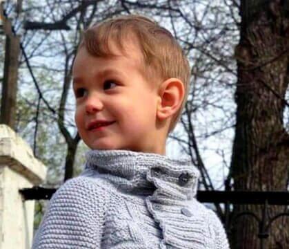 Простой свитер для мальчика