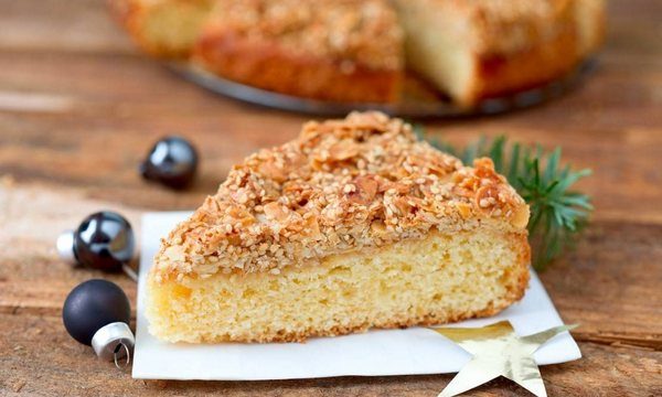 Быстрый пирог с орехами