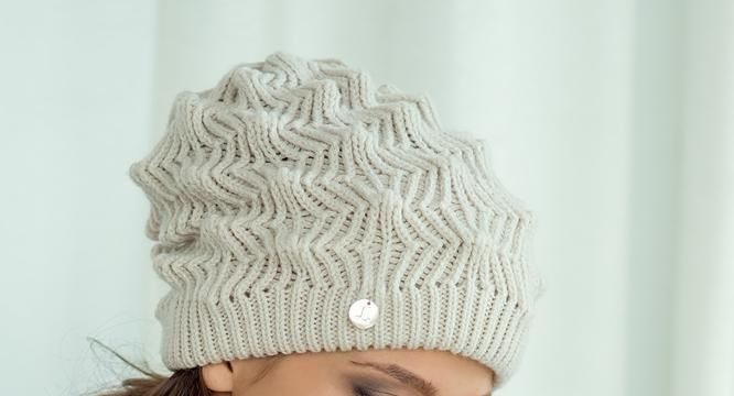 Шапка и снуд рельефным узором