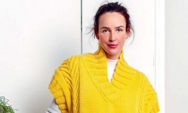 Стильный жилет спицами