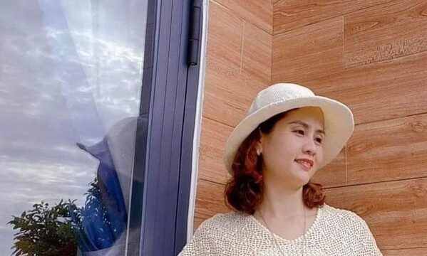 Біла сукня гачком.