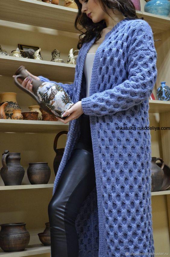 Жіноче модне пальто спицями