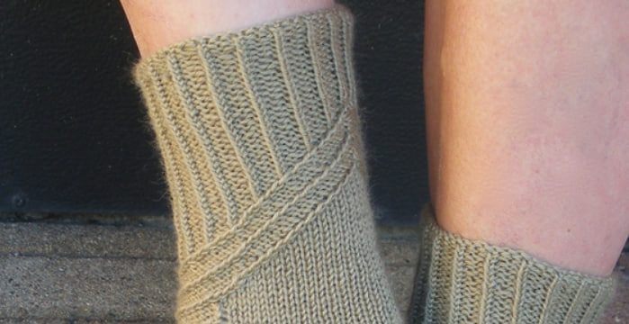 Шкарпетки спицями з візерунком