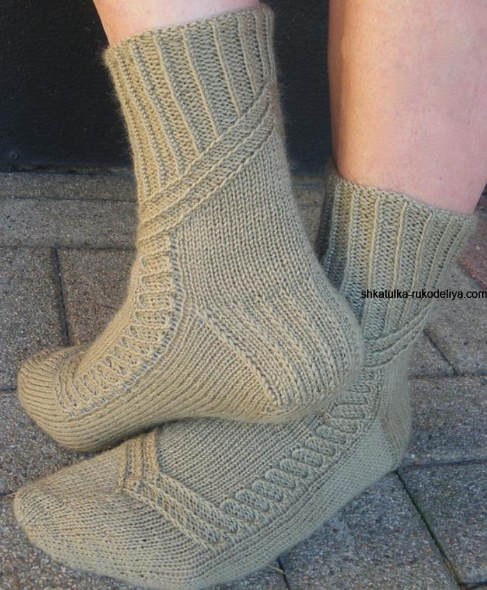 Шкарпетки спицями з візерунком