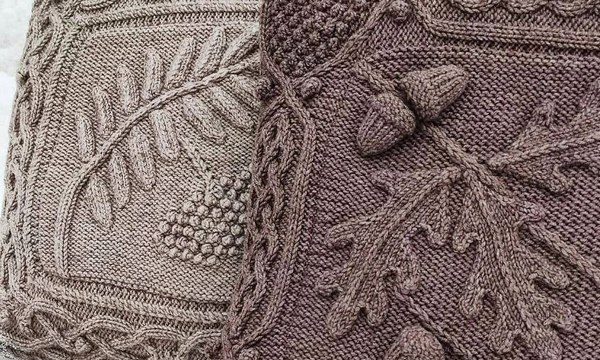 Декоративні подушки спицями