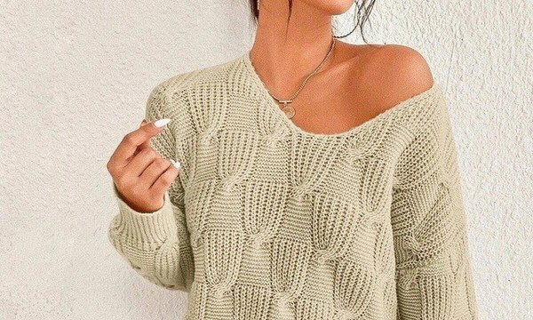 Пуловер красивим візерунком