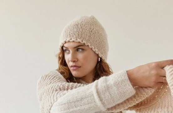 Жіночий пуловер спицями з описом