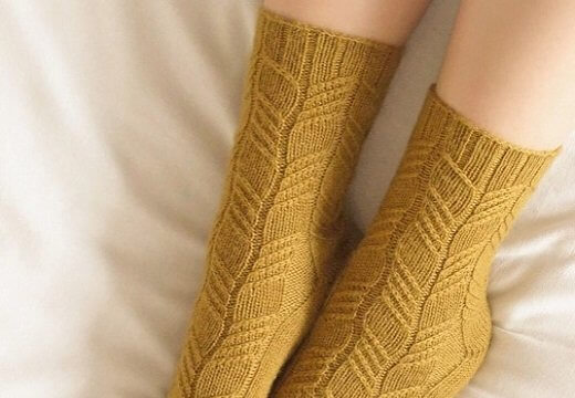 Класичні шкарпетки спицями