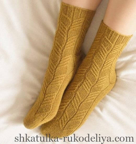 Класичні шкарпетки спицями