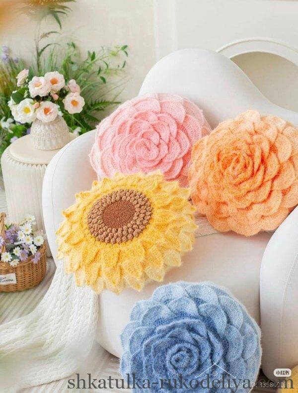 Декоративні подушки в стилі ретро квітка