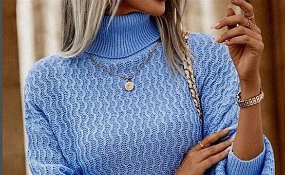 Светр спицями для жінок