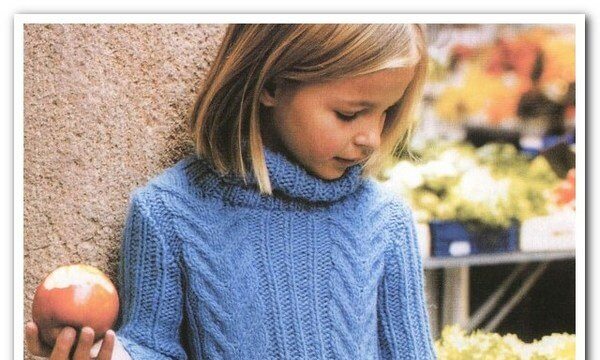 В'язана сукня для дівчинки на 6-7 років