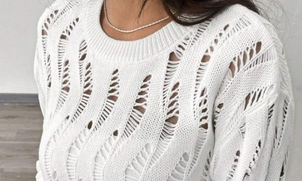 Джемпер спицями з ефектним візерунком
