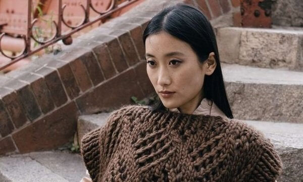 Незвичайні модні в'язані жилети спицями