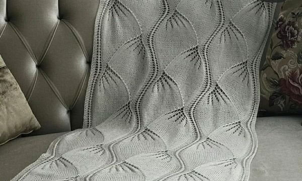 Простий ажурний палантин спицями